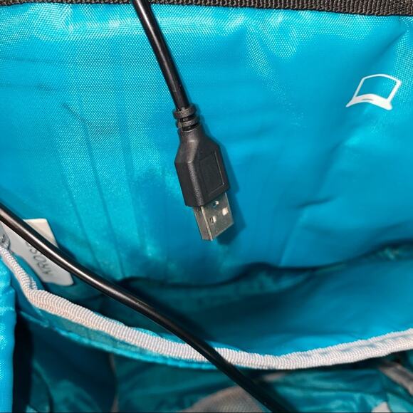 Kroser Laptop Backpack with charging cord and lots of compartments black gold - Picture 9 of 9